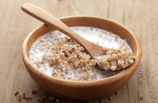 Kefir ilə qarabaşaq yarması sıyığı